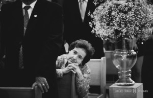 avó se emocionando durante casamento