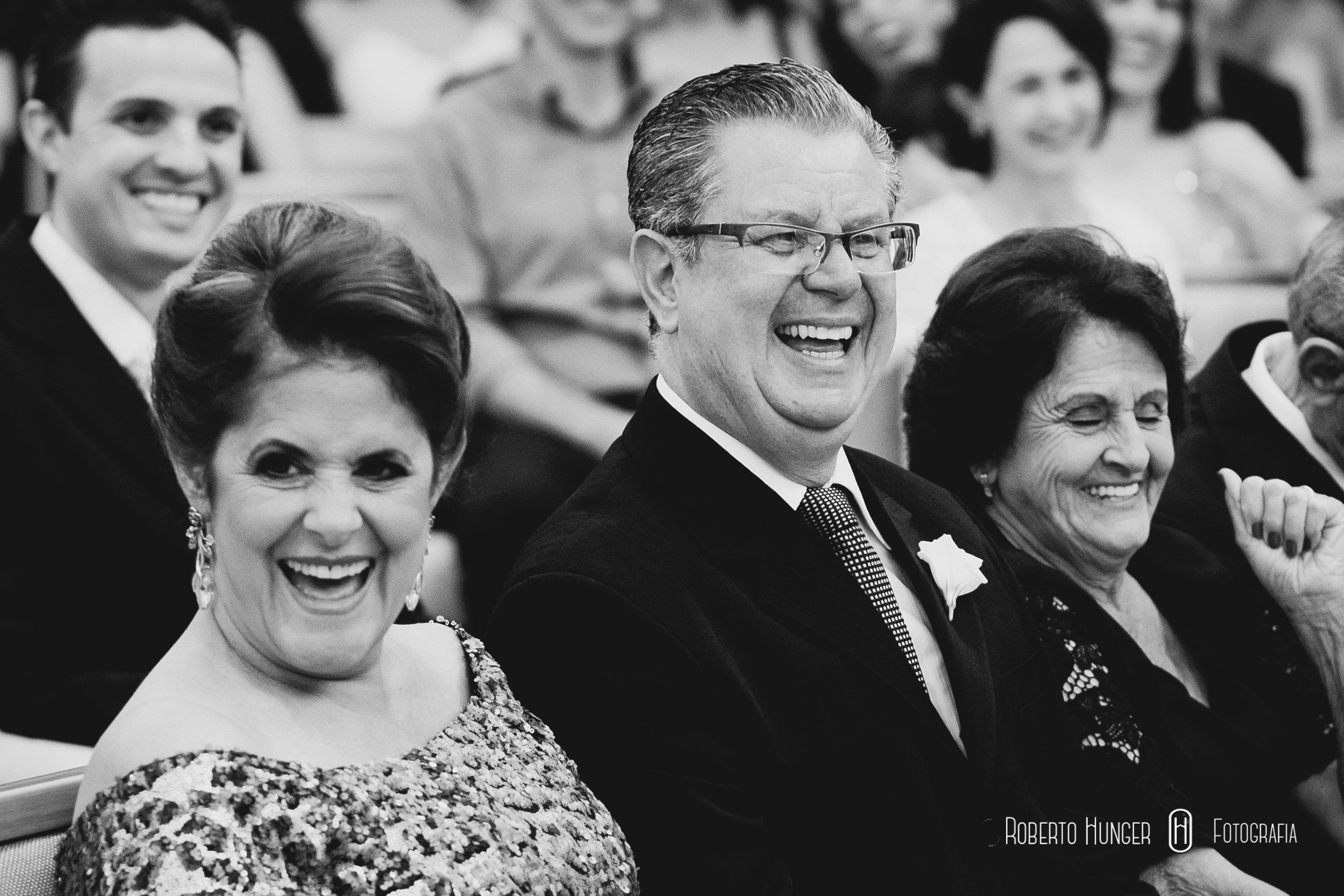 Casamentos em Pouso Alegre , foto em preto e branco de noivas