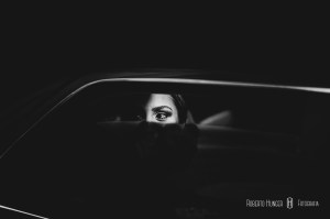 noiva chegando na catedral de pouso alegre