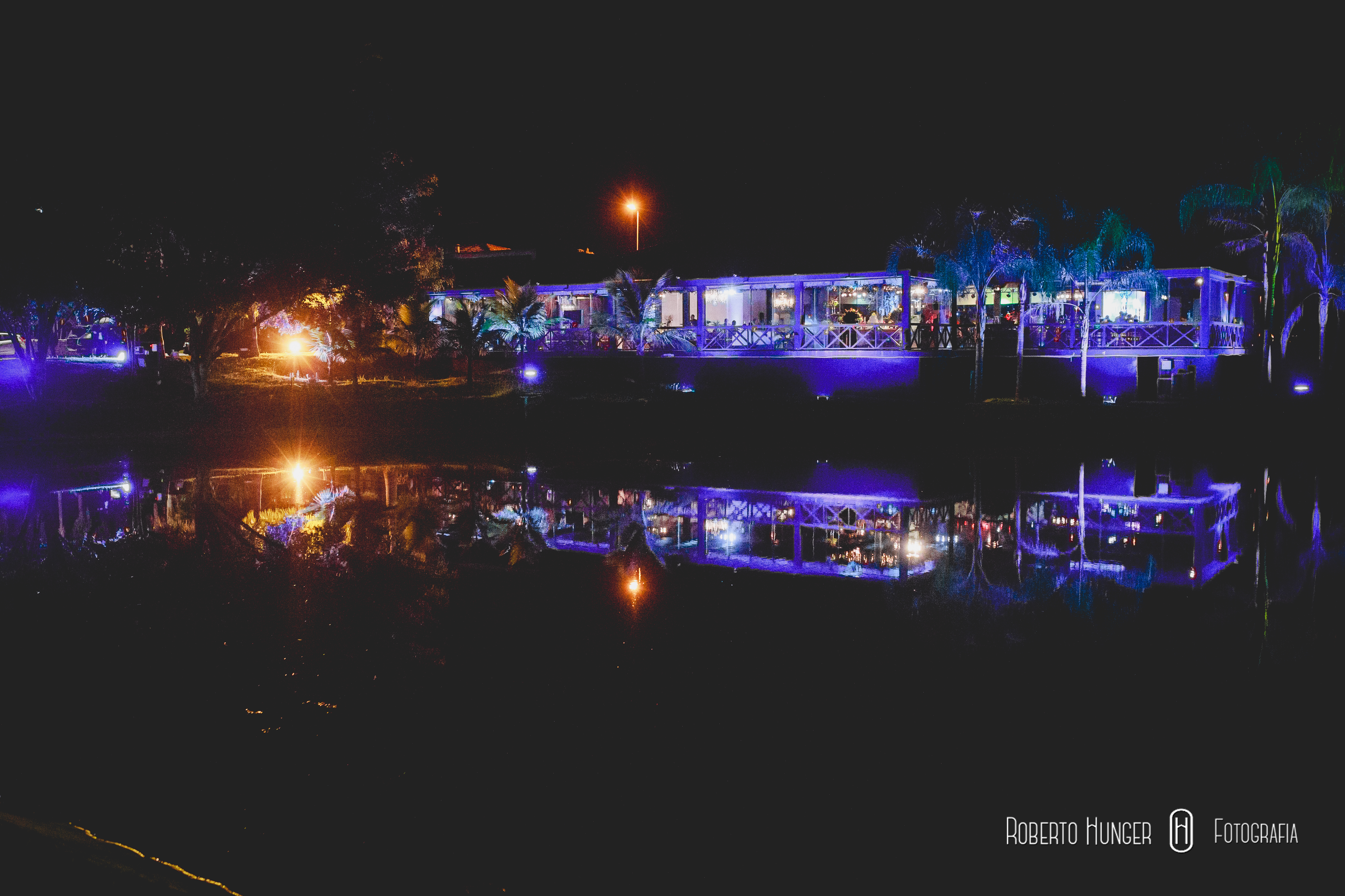 fotos do tanagaroa em taubaté, casamentos tangaroa em taubaté, casamento tangaroa, noivos felizes em casamento, álbuns de casamento importados, álbuns de luxo, melhores álbuns de casamento, fotografia profissional de casamento valores e orçamento ou proposta, melhores fotógrafos de casamento da região, foto de casamento em preto e branco