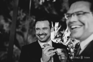 noivos felizes em casamento, álbuns de casamento importados, álbuns de luxo, melhores álbuns de casamento, fotografia profissional de casamento valores e orçamento ou proposta, melhores fotógrafos de casamento da região, foto de casamento em preto e branco