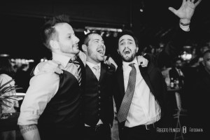 noivos felizes em casamento, álbuns de casamento importados, álbuns de luxo, melhores álbuns de casamento, fotografia profissional de casamento valores e orçamento ou proposta, melhores fotógrafos de casamento da região, foto de casamento em preto e branco