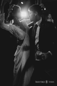 noiva dançando com padrinhos, casamento em taubaté, casamento taubaté vale do paraíba, fotografia de casamento em taubaté, cerimônia budista, orçamento de fotografia