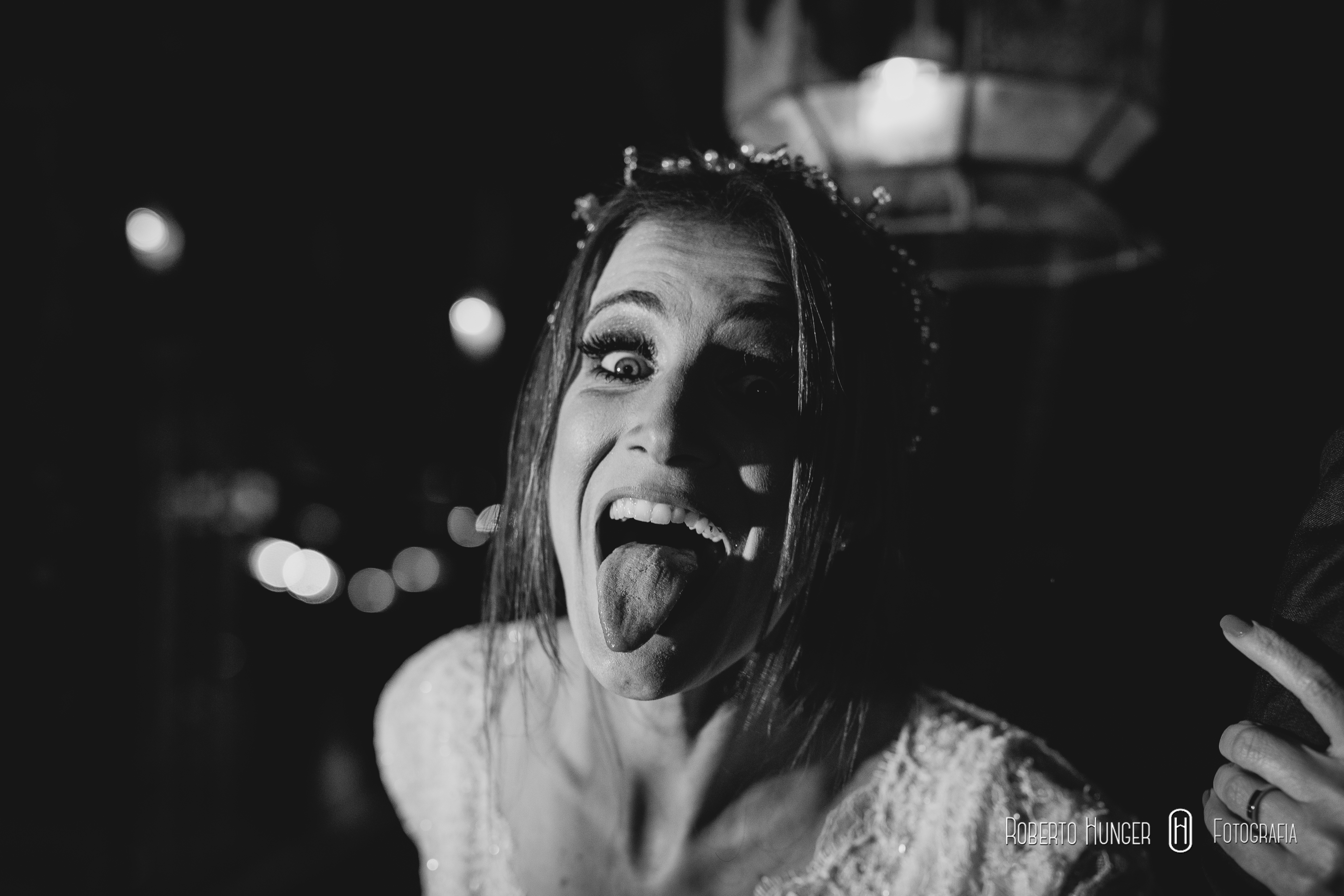 noivos felizes em casamento, álbuns de casamento importados, álbuns de luxo, melhores álbuns de casamento, fotografia profissional de casamento valores e orçamento ou proposta, melhores fotógrafos de casamento da região, foto de casamento em preto e branco