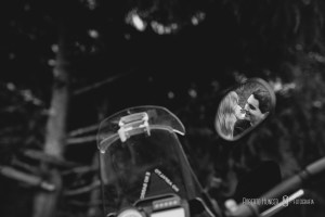 ensaios com motos em sessão pre casamento