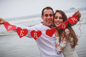 casal com iniciais do nome, corações em ensaios