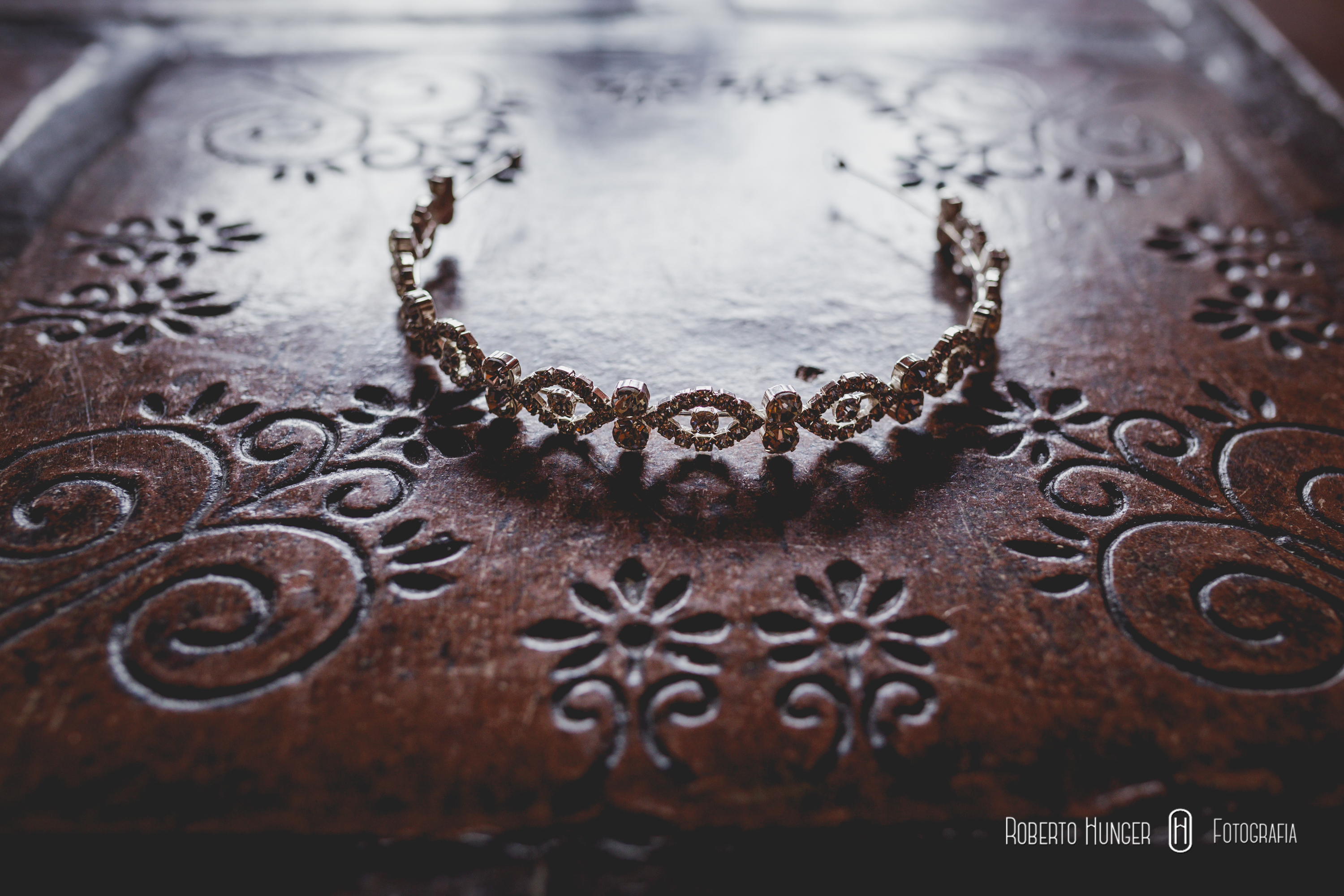 Roberto Hunger - Fotografia; TR Filmes (Totonho Rigotti); MAKE: Maquiagem: Eliana Muniz Franco da Bride's Day (Dia da Noiva) ; Cabelo: Mara Fortunato; Vestidos, ternos e acessórios - Exclusiva Noivas e Festas BUQUÊ: Menu Eventos (obrigado Saulo Ramon ) MODELOS: Ramon Carvalho e Bruna Almeida. Agradeço também ao Hotel e sua super recepção desde o começo, as imagens que publico aqui são fruto do esforço de todos os presentes no dia. Valeu Mariana Filippini Wolf.