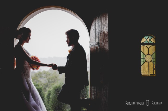 noivos se beijando, carinho noivos, fotógrafo de casamento em itajubá, casamentos varginha e alfenas, hoteis para casamento em minas gerais, onde casar em minas gerais, monte verde lua d emel, hoteis para lua de mel em monte ver, roberto hunger junior fotografia, roberto hunger, roberto hunger fotografia