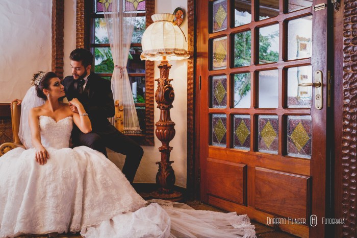 casal no hotel Meissner-Hof, casamentos em minas gerais, fotógrafo brasileiro minas gerais, noivos monte verde, onde casar minhas gerais, igrejas em montanhas, amor, felicidade dos noivos