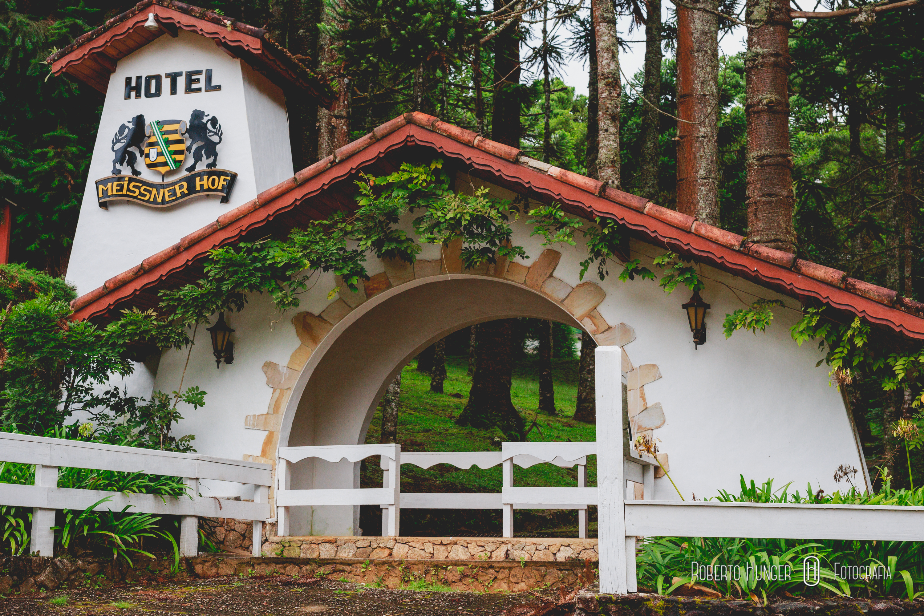 frente do hotel em monte verde, hotel para casamentos em monte verde, roberto hunger fotografia de casamentos, fotógrafo de casamentos em monte verde