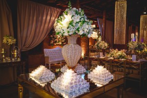 Gustavo, aqui novamente. Cerimonial: Fernando Henrique Ribeiro; Buffet: Amaral Eventos; Decoração: Aninha Rodrigo Decoradores Foto: Roberto Hunger Fotografia e equipe; Vídeo:Bem Casados; Cabelo e make: Fred Couto; Vestido: Giulliano Oliva; Doces: Néia Rodrigues Doces Gourmet; Bem casados: Maria Cristina Flor de Laranjeira; Músicos igreja: Alligare Eventos; Banda: Moqueca Groove; DJ: Luizinho PA Lite. Igreja: Paróquia Nossa Senhora do Carmo. Festa: Pousada Cambuhy @rodrigoaninhadecoradores , @robertohunger , @fernandohribeiro , @hellen_bianchi , @gustavo_uchoa , @pousadacambuhy , @coutofred , #monteverde , #cambui , #cambuimg , #itajubá , #itajuba , #pousoalegre , #alfenas , #noivas2017, #noivas2018 , #machado , #camanducaia , #casamentocampo , #bordadamata , #paraisopolis , #santaritadosapucai , #extremamg , #varginha