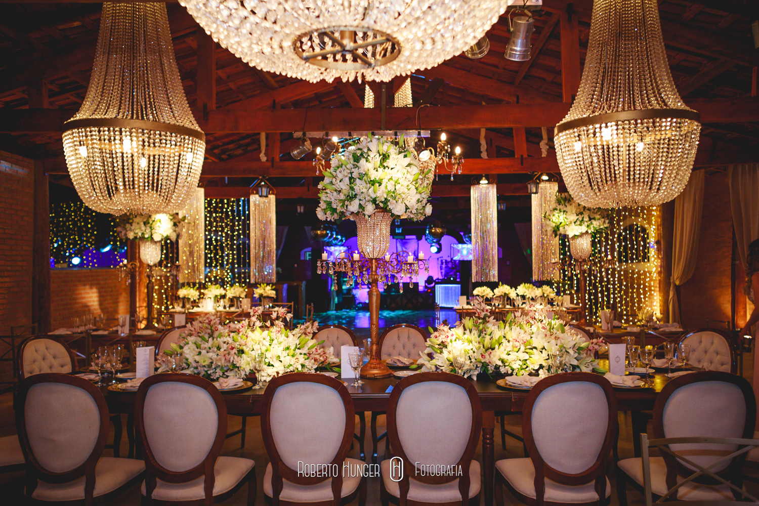 Gustavo, aqui novamente. Cerimonial: Fernando Henrique Ribeiro; Buffet: Amaral Eventos; Decoração: Aninha Rodrigo Decoradores Foto: Roberto Hunger Fotografia e equipe; Vídeo:Bem Casados; Cabelo e make: Fred Couto; Vestido: Giulliano Oliva; Doces: Néia Rodrigues Doces Gourmet; Bem casados: Maria Cristina Flor de Laranjeira; Músicos igreja: Alligare Eventos; Banda: Moqueca Groove; DJ: Luizinho PA Lite. Igreja: Paróquia Nossa Senhora do Carmo. Festa: Pousada Cambuhy @rodrigoaninhadecoradores , @robertohunger , @fernandohribeiro , @hellen_bianchi , @gustavo_uchoa , @pousadacambuhy , @coutofred , #monteverde , #cambui , #cambuimg , #itajubá , #itajuba , #pousoalegre , #alfenas , #noivas2017, #noivas2018 , #machado , #camanducaia , #casamentocampo , #bordadamata , #paraisopolis , #santaritadosapucai , #extremamg , #varginha