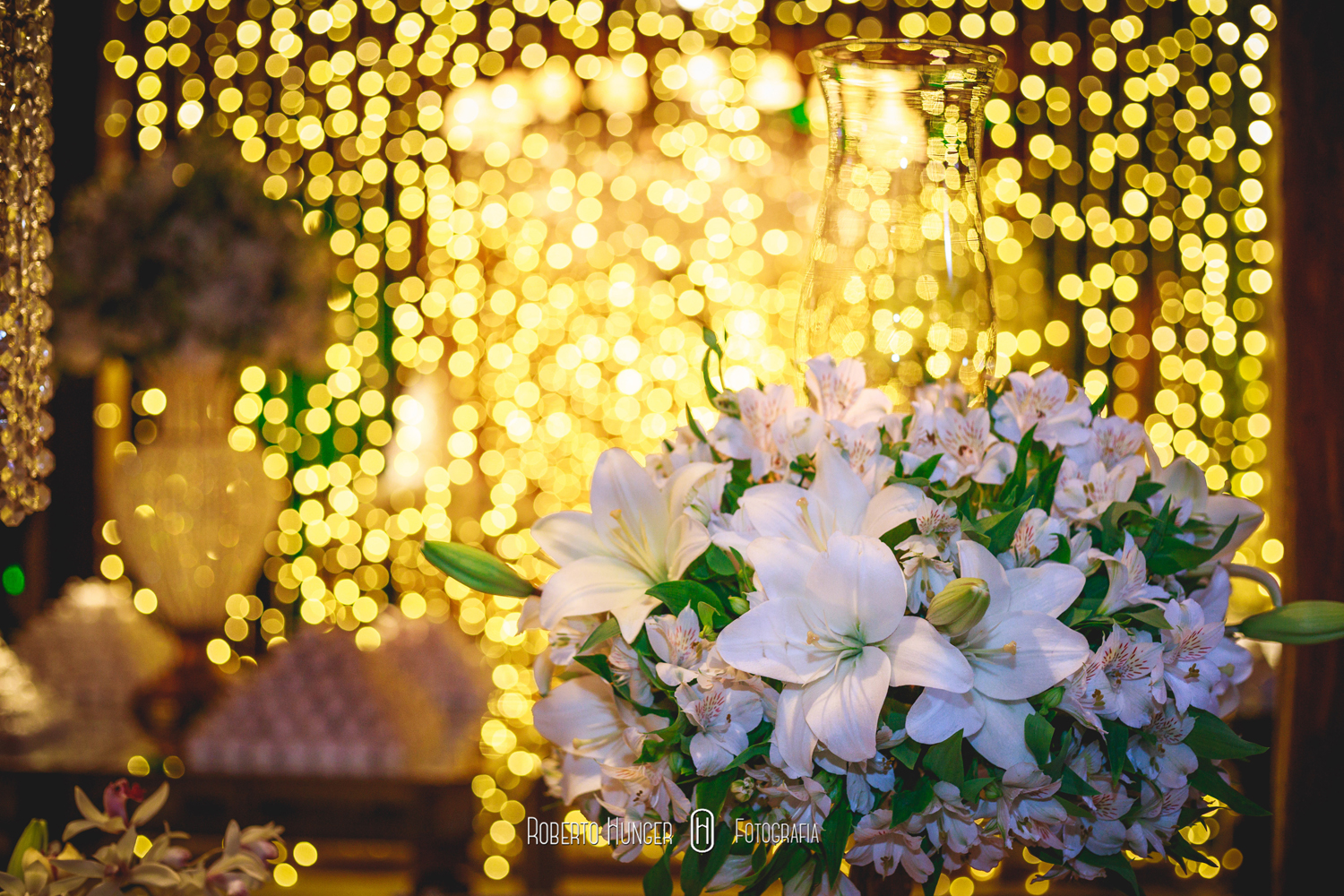 Gustavo, aqui novamente. Cerimonial: Fernando Henrique Ribeiro; Buffet: Amaral Eventos; Decoração: Aninha Rodrigo Decoradores Foto: Roberto Hunger Fotografia e equipe; Vídeo:Bem Casados; Cabelo e make: Fred Couto; Vestido: Giulliano Oliva; Doces: Néia Rodrigues Doces Gourmet; Bem casados: Maria Cristina Flor de Laranjeira; Músicos igreja: Alligare Eventos; Banda: Moqueca Groove; DJ: Luizinho PA Lite. Igreja: Paróquia Nossa Senhora do Carmo. Festa: Pousada Cambuhy @rodrigoaninhadecoradores , @robertohunger , @fernandohribeiro , @hellen_bianchi , @gustavo_uchoa , @pousadacambuhy , @coutofred , #monteverde , #cambui , #cambuimg , #itajubá , #itajuba , #pousoalegre , #alfenas , #noivas2017, #noivas2018 , #machado , #camanducaia , #casamentocampo , #bordadamata , #paraisopolis , #santaritadosapucai , #extremamg , #varginha