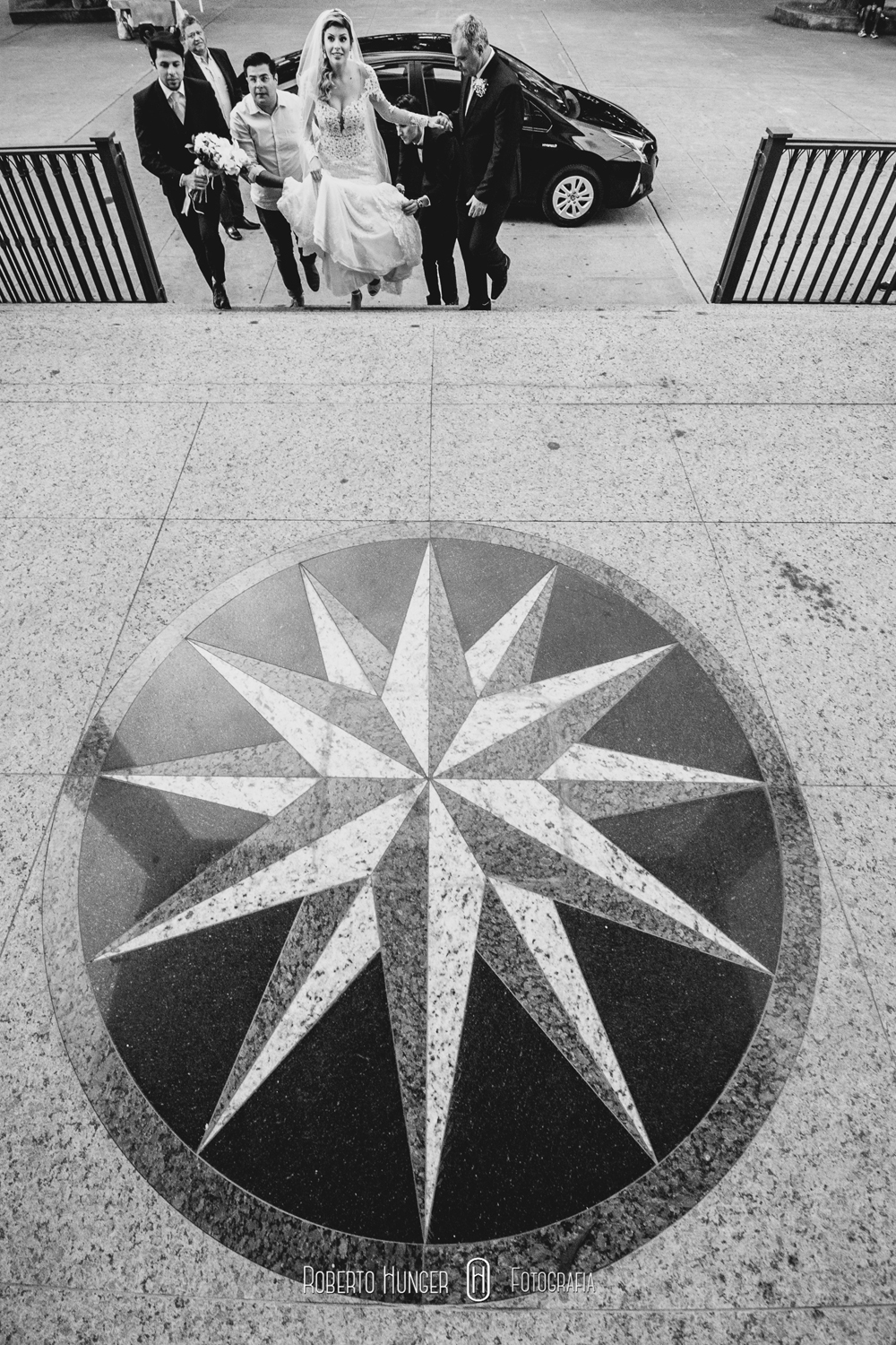 Gustavo, aqui novamente. Cerimonial: Fernando Henrique Ribeiro; Buffet: Amaral Eventos; Decoração: Aninha Rodrigo Decoradores Foto: Roberto Hunger Fotografia e equipe; Vídeo:Bem Casados; Cabelo e make: Fred Couto; Vestido: Giulliano Oliva; Doces: Néia Rodrigues Doces Gourmet; Bem casados: Maria Cristina Flor de Laranjeira; Músicos igreja: Alligare Eventos; Banda: Moqueca Groove; DJ: Luizinho PA Lite. Igreja: Paróquia Nossa Senhora do Carmo. Festa: Pousada Cambuhy @rodrigoaninhadecoradores , @robertohunger , @fernandohribeiro , @hellen_bianchi , @gustavo_uchoa , @pousadacambuhy , @coutofred , #monteverde , #cambui , #cambuimg , #itajubá , #itajuba , #pousoalegre , #alfenas , #noivas2017, #noivas2018 , #machado , #camanducaia , #casamentocampo , #bordadamata , #paraisopolis , #santaritadosapucai , #extremamg , #varginha