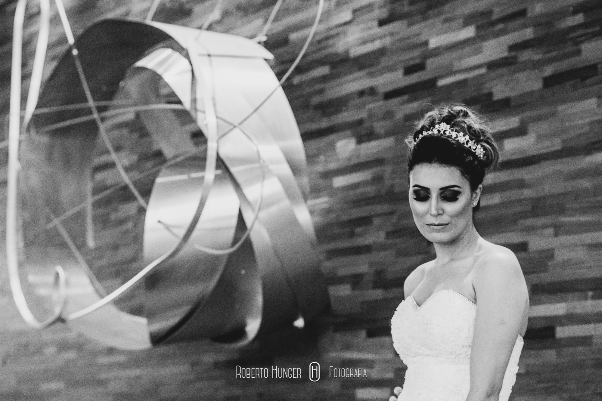 Algumas imagens do Editorial de Noivas no Serras Altas Residencial (Poços de Caldas) Imagens: Roberto Hunger Fotografia e Produtora Play Filmes; make e cabelo: Eliana Muniz makeup, Mara Fortunato e Denise Baião; Vestidos: Ateliê Roberta Coelho; Buquês: Luiz Machioni; Ternos: Casa Naves; Modelos: Mariana Migloranzi e Lucas Amaral; Acesse meu site para contato: https://robertohungerfotografia.com/ zap: 35 984444635. @elianamunizmakeup, @playfilmes_yoshi, @luizmachionidecor, @marafortunato23 , @atelierobertacoelho, @robertohunger , @denisebaiao , @serrasaltasresidencial, @robertaapcoelho, #pousoalegre , #alfenas , #noivas2018 , #machado , #camanducaia , #casamentocampo , #bordadamata , #paraisopolis , #santaritadosapucai , #extremamg , #varginha, #santaritadosapucaí, #bordadamata, #brasopolis, #monteverde , #camanducaia, #poçosdecaldas , #caldas , #taubaté , #monteverde , #itajubá , #cambui , #cambuimg , #poçosdecaldas, Fotos noivas em poços de caldas e região, noivas itajubá, noivas pouso alegre, noivas em cambui mg, minas gerais casamentos, noivas 2018, 2018 casamentos, onde casar em minas gerais, onde casar em poços de caldas, onde casar em pouso alegre, casamentos itajubá