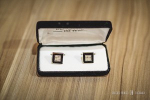 Equipe de Cerimonial - AnasCerimonial Fotografia - Roberto Hunger Fotografia e equipe; Acessórios (Brinco) - Bellamade Cabelo e make-up - Villa Venuta | Rafael Jesus Músicos da cerimônia - Madrigal Doces, bolo cenográfico e bem casado - Katia Negrelli Banda - Carta e seus Curingas Bartenders - Ueslei Drinks - BarShow Sertanejo - Tom e Vinicius Caligrafia dos convites - Imaculada Alonso Recepção - Clube Itajubense Buffet - D'Elisa Buffet e Rosticceria Decoração - Menu Decor | Saulo Ramon Gentil, Emerson Baixinho