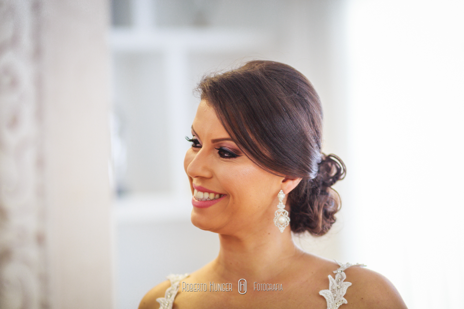 Roberto Hunger Junior; Estética Jéssica Pereira; make jéssica pereira, Tati Bueno cabelo; Vestido Atelier Rafael Garroni; Atelier Rafael Garroni; Decoração Cabana Hall Eventos; Cerimonial Cabana Hall, João Carlos Castro; Bufê Autieri Borin; Doces Kênia Vasconcelos; Bem casados Ana Cristina Bem Casados, Dj Junior Pee, Filmagem: 2B filmes