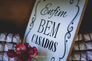 Roberto Hunger Junior; Estética Jéssica Pereira; make jéssica pereira, Tati Bueno cabelo; Vestido Atelier Rafael Garroni; Atelier Rafael Garroni; Decoração Cabana Hall Eventos; Cerimonial Cabana Hall, João Carlos Castro; Bufê Autieri Borin; Doces Kênia Vasconcelos; Bem casados Ana Cristina Bem Casados, Dj Junior Pee, Filmagem: 2B filmes