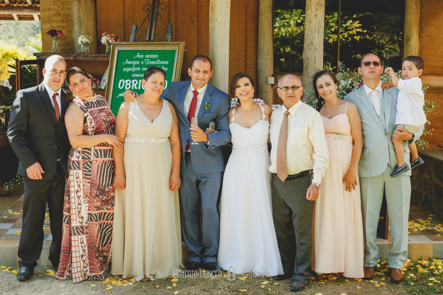 Roberto Hunger Junior; Estética Jéssica Pereira; make jéssica pereira, Tati Bueno cabelo; Vestido Atelier Rafael Garroni; Atelier Rafael Garroni; Decoração Cabana Hall Eventos; Cerimonial Cabana Hall, João Carlos Castro; Bufê Autieri Borin; Doces Kênia Vasconcelos; Bem casados Ana Cristina Bem Casados, Dj Junior Pee, Filmagem: 2B filmes