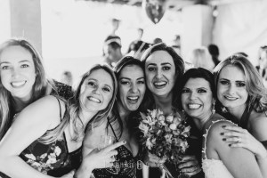 Roberto Hunger Junior; Estética Jéssica Pereira; make jéssica pereira, Tati Bueno cabelo; Vestido Atelier Rafael Garroni; Atelier Rafael Garroni; Decoração Cabana Hall Eventos; Cerimonial Cabana Hall, João Carlos Castro; Bufê Autieri Borin; Doces Kênia Vasconcelos; Bem casados Ana Cristina Bem Casados, Dj Junior Pee, Filmagem: 2B filmes