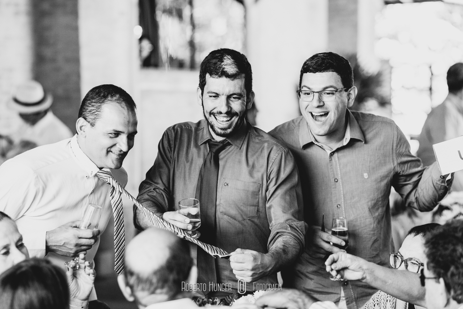 Roberto Hunger Junior; Estética Jéssica Pereira; make jéssica pereira, Tati Bueno cabelo; Vestido Atelier Rafael Garroni; Atelier Rafael Garroni; Decoração Cabana Hall Eventos; Cerimonial Cabana Hall, João Carlos Castro; Bufê Autieri Borin; Doces Kênia Vasconcelos; Bem casados Ana Cristina Bem Casados, Dj Junior Pee, Filmagem: 2B filmes