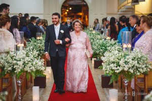 Equipe de Cerimonial - AnasCerimonial Fotografia - Roberto Hunger Fotografia e equipe; Acessórios (Brinco) - Bellamade Cabelo e make-up - Villa Venuta | Rafael Jesus Músicos da cerimônia - Madrigal Doces, bolo cenográfico e bem casado - Katia Negrelli Banda - Carta e seus Curingas Bartenders - Ueslei Drinks - BarShow Sertanejo - Tom e Vinicius Caligrafia dos convites - Imaculada Alonso Recepção - Clube Itajubense Buffet - D'Elisa Buffet e Rosticceria Decoração - Menu Decor | Saulo Ramon Gentil, Emerson Baixinho