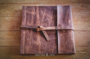 álbum de casamento ideal para mini wedding e casamentos rústicos. Álbum de casamento em couro, capa de couro rústico, casamento no campo em minas gerais pede este álbum!, roberto hunger jr.