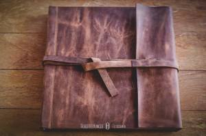 álbum de casamento ideal para mini wedding e casamentos rústicos. Álbum de casamento em couro, capa de couro rústico, casamento no campo em minas gerais pede este álbum!, roberto hunger jr.