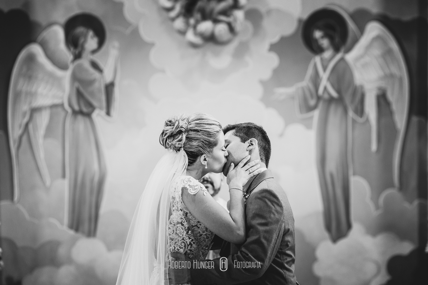 Vídeo Play filmes (Guilherme Yoshi) Fotografia: Roberto Hunger Junior e equipe. Cerimonial: Cerimonialy (Lucimara Souza); Make noiva/dia da noiva: EMME (Megue Costa); vestido noiva: Junior Pelissare; Make Noivo/dia do noivo: Santa Roma Cambuí; Igreja: Matriz de Nossa Senhora do Carmo Cambuí; Músicos da igreja: Alligare Eventos; Festa e Buffet : Pousada Cambuhy (Fernanda Rodrigues De Souza Brito e Leandro Brito) ; Decoração: Aninha Rodrigo Decoradores; Doces: Néia Rodrigues; Forminhas: Ana Lúcia Pereira; DJ: Marcelo Fagundes; Master Som; Mamãe brigadeiro, Banda: Odisseia/ Tribaus Bar: Souza Bartende.