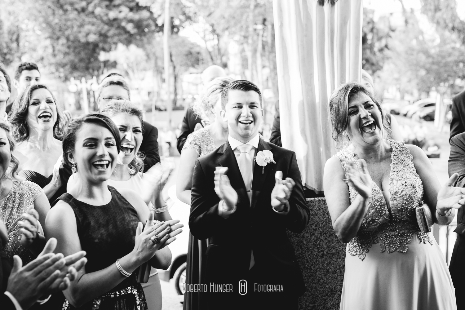 Vídeo Play filmes (Guilherme Yoshi) Fotografia: Roberto Hunger Junior e equipe. Cerimonial: Cerimonialy (Lucimara Souza); Make noiva/dia da noiva: EMME (Megue Costa); vestido noiva: Junior Pelissare; Make Noivo/dia do noivo: Santa Roma Cambuí; Igreja: Matriz de Nossa Senhora do Carmo Cambuí; Músicos da igreja: Alligare Eventos; Festa e Buffet : Pousada Cambuhy (Fernanda Rodrigues De Souza Brito e Leandro Brito) ; Decoração: Aninha Rodrigo Decoradores; Doces: Néia Rodrigues; Forminhas: Ana Lúcia Pereira; DJ: Marcelo Fagundes; Master Som; Mamãe brigadeiro, Banda: Odisseia/ Tribaus Bar: Souza Bartende.