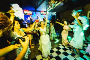 Vídeo Play filmes (Guilherme Yoshi) Fotografia: Roberto Hunger Junior e equipe. Cerimonial: Cerimonialy (Lucimara Souza); Make noiva/dia da noiva: EMME (Megue Costa); vestido noiva: Junior Pelissare; Make Noivo/dia do noivo: Santa Roma Cambuí; Igreja: Matriz de Nossa Senhora do Carmo Cambuí; Músicos da igreja: Alligare Eventos; Festa e Buffet : Pousada Cambuhy (Fernanda Rodrigues De Souza Brito e Leandro Brito) ; Decoração: Aninha Rodrigo Decoradores; Doces: Néia Rodrigues; Forminhas: Ana Lúcia Pereira; DJ: Marcelo Fagundes; Master Som; Mamãe brigadeiro, Banda: Odisseia/ Tribaus Bar: Souza Bartende.