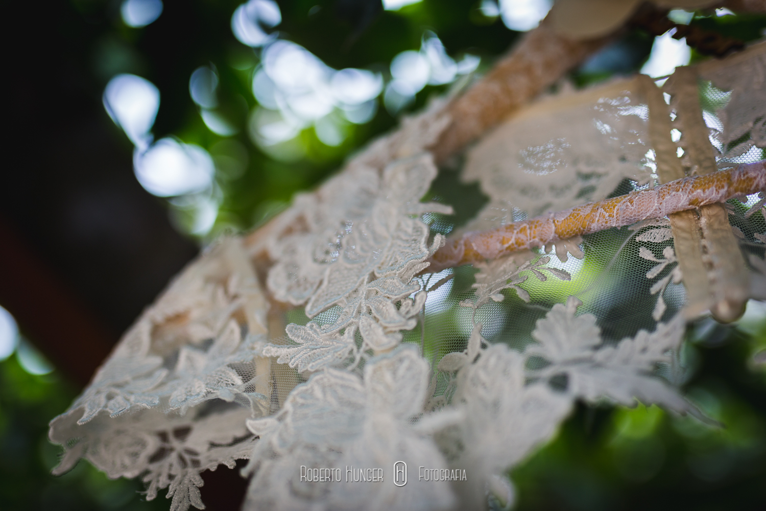 Imagens: Roberto Hunger Fotografia e equipe; Vídeo: Filmagem: Neon Filmes (Itamar Filho); Cerimonial: Mércia Ministro assessoria e cerimonial; Banda: Patronagens; Dj e sonorização: luizinho; Decoração: Helena Gurgel Arte Floral; Doces e bolo: Soraya Mouallem; Local do evento: Buffet Vienna (Pouso Alegre)