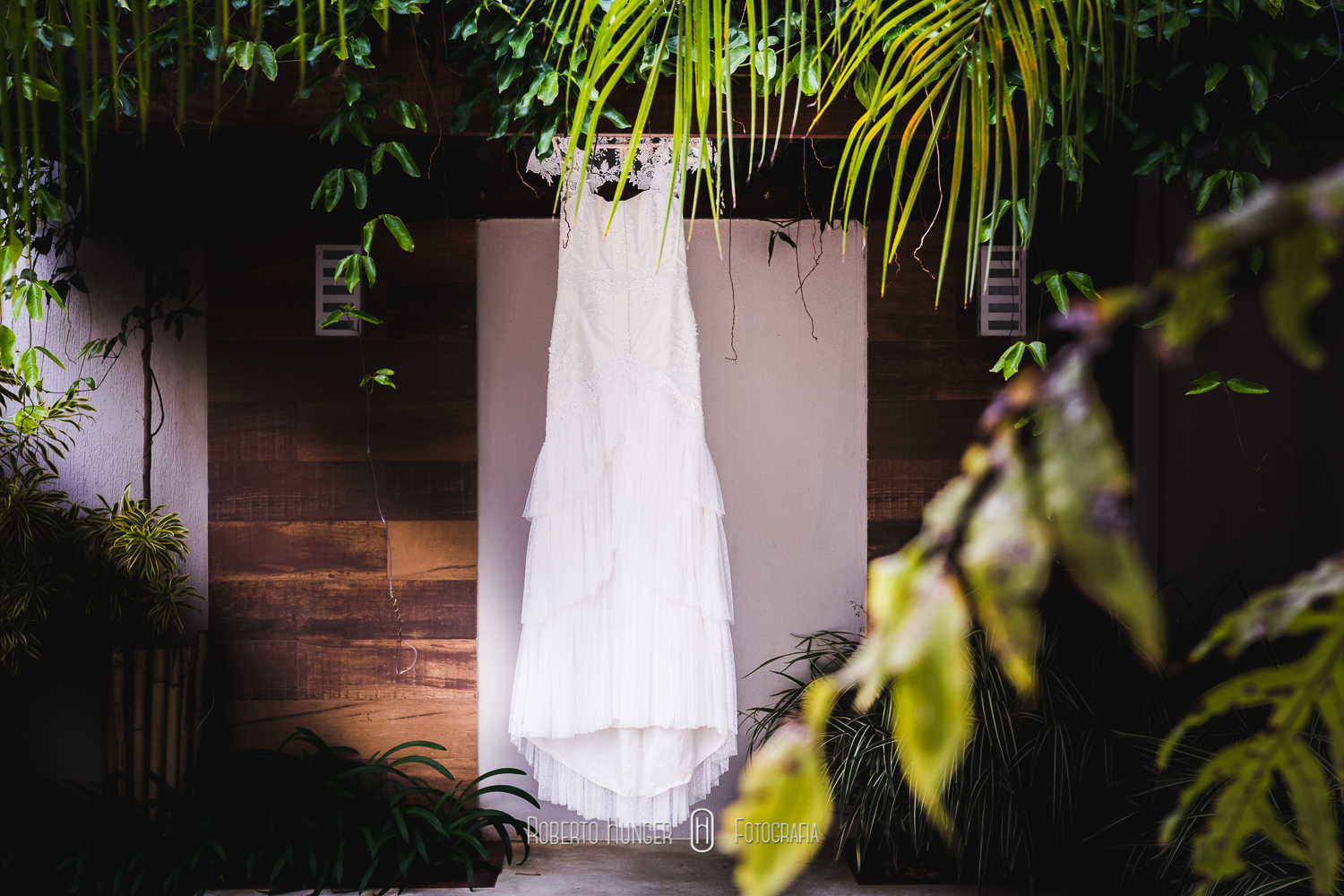 Imagens: Roberto Hunger Fotografia e equipe; Vídeo: Filmagem: Neon Filmes (Itamar Filho); Cerimonial: Mércia Ministro assessoria e cerimonial; Banda: Patronagens; Dj e sonorização: luizinho; Decoração: Helena Gurgel Arte Floral; Doces e bolo: Soraya Mouallem; Local do evento: Buffet Vienna (Pouso Alegre)