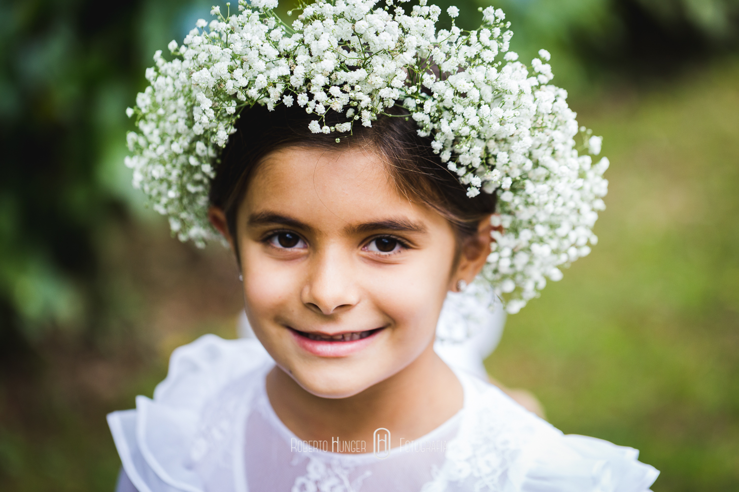 Espaço: Hotel Serra Bonita Assessoria: Ana Faria Celebrantes: Pedro Serra e Camille Amos Lardan Decor: Menu Decor Gastronomia: Buffet Expresso Gourmet Forografia: Roberto Hunger Fotografia e equipe; Vídeo: Make a Moment Beleza: Studio Glaucia Mafra Vestido: Rime Arodaky Doces Finos: Elisangela Doces Finos Música da Cerimônia: Carolina Hofmeister e André Hofmeister Música da Festa: GT Audio Sonorização | Samba Marcio Torres e Amigos | Banda Vacamarela