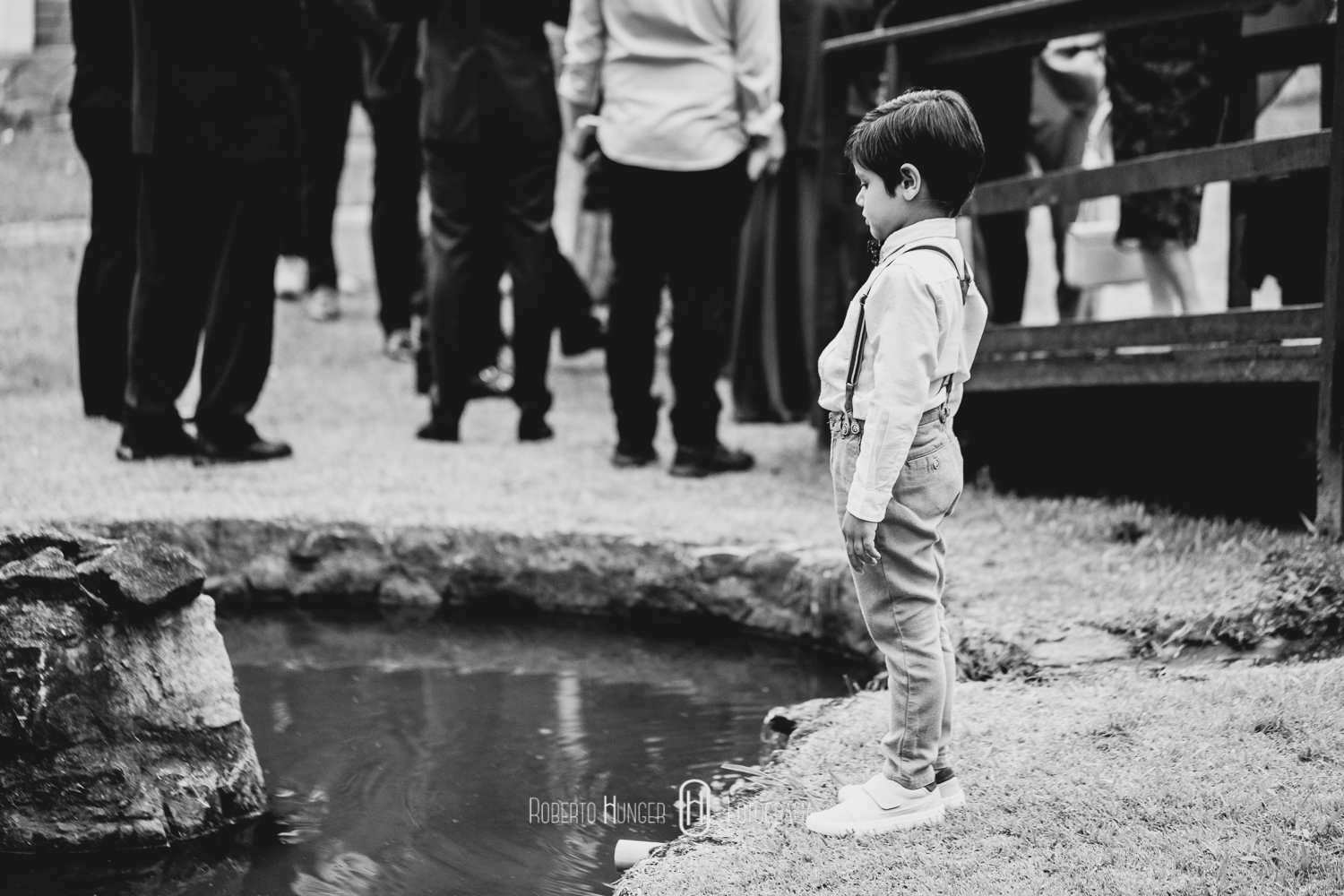 Espaço: Hotel Serra Bonita Assessoria: Ana Faria Celebrantes: Pedro Serra e Camille Amos Lardan Decor: Menu Decor Gastronomia: Buffet Expresso Gourmet Forografia: Roberto Hunger Fotografia e equipe; Vídeo: Make a Moment Beleza: Studio Glaucia Mafra Vestido: Rime Arodaky Doces Finos: Elisangela Doces Finos Música da Cerimônia: Carolina Hofmeister e André Hofmeister Música da Festa: GT Audio Sonorização | Samba Marcio Torres e Amigos | Banda Vacamarela