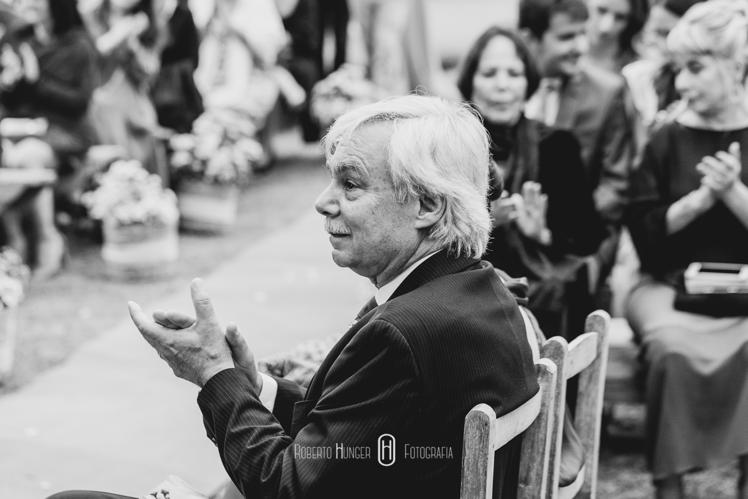 Espaço: Hotel Serra Bonita Assessoria: Ana Faria Celebrantes: Pedro Serra e Camille Amos Lardan Decor: Menu Decor Gastronomia: Buffet Expresso Gourmet Forografia: Roberto Hunger Fotografia e equipe; Vídeo: Make a Moment Beleza: Studio Glaucia Mafra Vestido: Rime Arodaky Doces Finos: Elisangela Doces Finos Música da Cerimônia: Carolina Hofmeister e André Hofmeister Música da Festa: GT Audio Sonorização | Samba Marcio Torres e Amigos | Banda Vacamarela