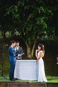 Espaço: Hotel Serra Bonita Assessoria: Ana Faria Celebrantes: Pedro Serra e Camille Amos Lardan Decor: Menu Decor Gastronomia: Buffet Expresso Gourmet Forografia: Roberto Hunger Fotografia e equipe; Vídeo: Make a Moment Beleza: Studio Glaucia Mafra Vestido: Rime Arodaky Doces Finos: Elisangela Doces Finos Música da Cerimônia: Carolina Hofmeister e André Hofmeister Música da Festa: GT Audio Sonorização | Samba Marcio Torres e Amigos | Banda Vacamarela