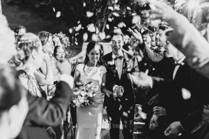 Espaço: Hotel Serra Bonita Assessoria: Ana Faria Celebrantes: Pedro Serra e Camille Amos Lardan Decor: Menu Decor Gastronomia: Buffet Expresso Gourmet Forografia: Roberto Hunger Fotografia e equipe; Vídeo: Make a Moment Beleza: Studio Glaucia Mafra Vestido: Rime Arodaky Doces Finos: Elisangela Doces Finos Música da Cerimônia: Carolina Hofmeister e André Hofmeister Música da Festa: GT Audio Sonorização | Samba Marcio Torres e Amigos | Banda Vacamarela