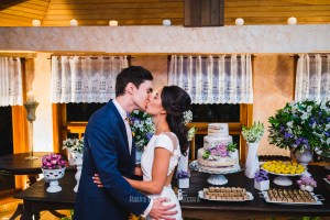 Espaço: Hotel Serra Bonita Assessoria: Ana Faria Celebrantes: Pedro Serra e Camille Amos Lardan Decor: Menu Decor Gastronomia: Buffet Expresso Gourmet Forografia: Roberto Hunger Fotografia e equipe; Vídeo: Make a Moment Beleza: Studio Glaucia Mafra Vestido: Rime Arodaky Doces Finos: Elisangela Doces Finos Música da Cerimônia: Carolina Hofmeister e André Hofmeister Música da Festa: GT Audio Sonorização | Samba Marcio Torres e Amigos | Banda Vacamarela