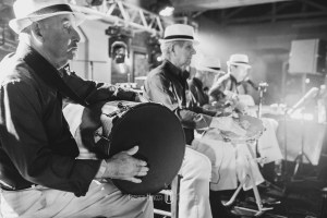 Espaço: Hotel Serra Bonita Assessoria: Ana Faria Celebrantes: Pedro Serra e Camille Amos Lardan Decor: Menu Decor Gastronomia: Buffet Expresso Gourmet Forografia: Roberto Hunger Fotografia e equipe; Vídeo: Make a Moment Beleza: Studio Glaucia Mafra Vestido: Rime Arodaky Doces Finos: Elisangela Doces Finos Música da Cerimônia: Carolina Hofmeister e André Hofmeister Música da Festa: GT Audio Sonorização | Samba Marcio Torres e Amigos | Banda Vacamarela