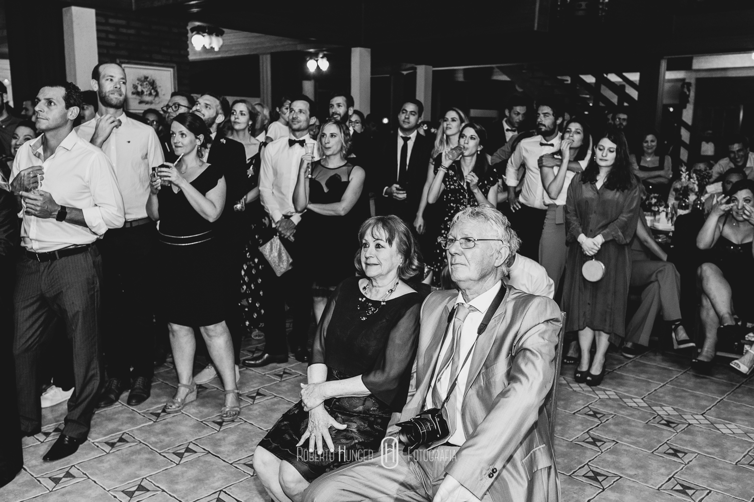 Espaço: Hotel Serra Bonita Assessoria: Ana Faria Celebrantes: Pedro Serra e Camille Amos Lardan Decor: Menu Decor Gastronomia: Buffet Expresso Gourmet Forografia: Roberto Hunger Fotografia e equipe; Vídeo: Make a Moment Beleza: Studio Glaucia Mafra Vestido: Rime Arodaky Doces Finos: Elisangela Doces Finos Música da Cerimônia: Carolina Hofmeister e André Hofmeister Música da Festa: GT Audio Sonorização | Samba Marcio Torres e Amigos | Banda Vacamarela