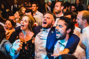 Espaço: Hotel Serra Bonita Assessoria: Ana Faria Celebrantes: Pedro Serra e Camille Amos Lardan Decor: Menu Decor Gastronomia: Buffet Expresso Gourmet Forografia: Roberto Hunger Fotografia e equipe; Vídeo: Make a Moment Beleza: Studio Glaucia Mafra Vestido: Rime Arodaky Doces Finos: Elisangela Doces Finos Música da Cerimônia: Carolina Hofmeister e André Hofmeister Música da Festa: GT Audio Sonorização | Samba Marcio Torres e Amigos | Banda Vacamarela