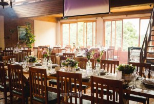 Espaço: Hotel Serra Bonita Assessoria: Ana Faria Celebrantes: Pedro Serra e Camille Amos Lardan Decor: Menu Decor Gastronomia: Buffet Expresso Gourmet Forografia: Roberto Hunger Fotografia e equipe; Vídeo: Make a Moment Beleza: Studio Glaucia Mafra Vestido: Rime Arodaky Doces Finos: Elisangela Doces Finos Música da Cerimônia: Carolina Hofmeister e André Hofmeister Música da Festa: GT Audio Sonorização | Samba Marcio Torres e Amigos | Banda Vacamarela