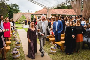 Espaço: Hotel Serra Bonita Assessoria: Ana Faria Celebrantes: Pedro Serra e Camille Amos Lardan Decor: Menu Decor Gastronomia: Buffet Expresso Gourmet Forografia: Roberto Hunger Fotografia e equipe; Vídeo: Make a Moment Beleza: Studio Glaucia Mafra Vestido: Rime Arodaky Doces Finos: Elisangela Doces Finos Música da Cerimônia: Carolina Hofmeister e André Hofmeister Música da Festa: GT Audio Sonorização | Samba Marcio Torres e Amigos | Banda Vacamarela