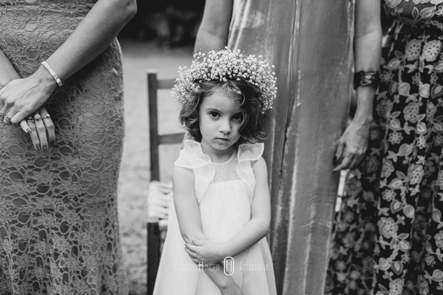 Espaço: Hotel Serra Bonita Assessoria: Ana Faria Celebrantes: Pedro Serra e Camille Amos Lardan Decor: Menu Decor Gastronomia: Buffet Expresso Gourmet Forografia: Roberto Hunger Fotografia e equipe; Vídeo: Make a Moment Beleza: Studio Glaucia Mafra Vestido: Rime Arodaky Doces Finos: Elisangela Doces Finos Música da Cerimônia: Carolina Hofmeister e André Hofmeister Música da Festa: GT Audio Sonorização | Samba Marcio Torres e Amigos | Banda Vacamarela