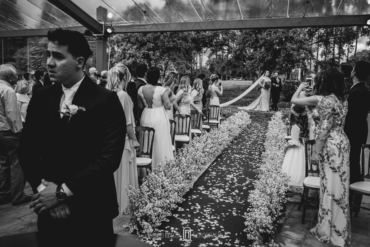 Cerimonial Cristina Guimaraes; Roberto Hunger Fotografia; 2b Filmes; Cia de Eventos Buffet; Elisangela Santana; Menu Decor; Juliana Campos; Convites e Cia. Impressos Finos; @ Garroni; @rafa garrafa; Atelier Rafael Garroni, casamento no campo, casamento em santa rita do sapicaí, casamento chique em minas gerais, onde casar em minas gerais. Alligare,, mega vox sonorizacao – christan siqueira dj, hotel fazenda vintem, Hotel Fazenda Vintém casamentos, Hotel Fazenda Vintém fotos.