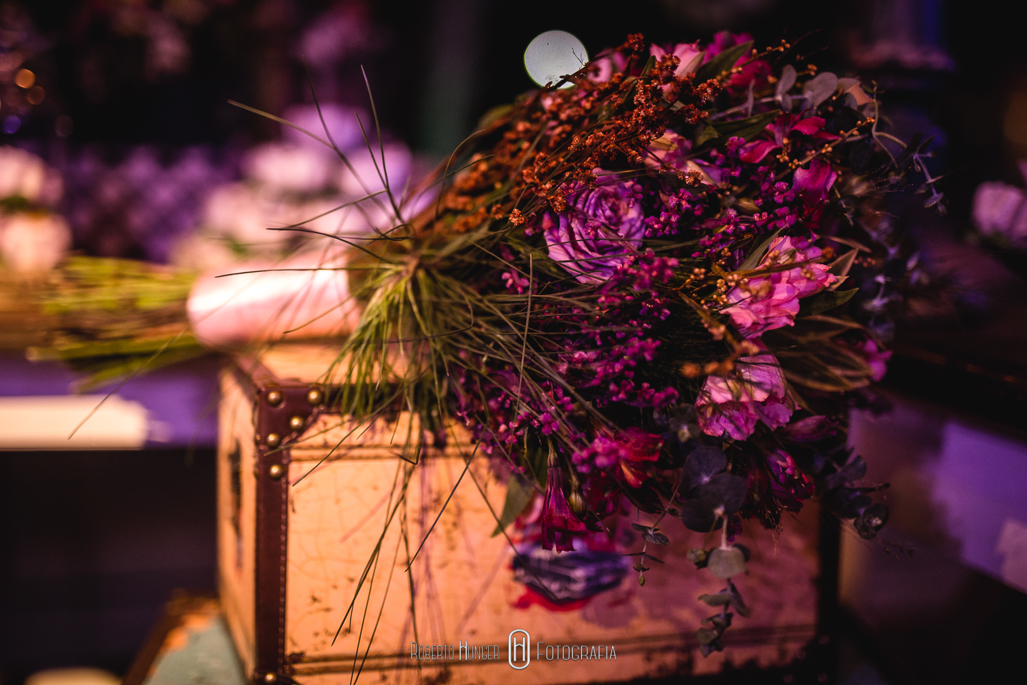 Cerimonial Cristina Guimaraes; Roberto Hunger Fotografia; 2b Filmes; Cia de Eventos Buffet; Elisangela Santana; Menu Decor; Juliana Campos; Convites e Cia. Impressos Finos; @ Garroni; @rafa garrafa; Atelier Rafael Garroni, casamento no campo, casamento em santa rita do sapicaí, casamento chique em minas gerais, onde casar em minas gerais. Alligare,, mega vox sonorizacao – christan siqueira dj, hotel fazenda vintem, Hotel Fazenda Vintém casamentos, Hotel Fazenda Vintém fotos.