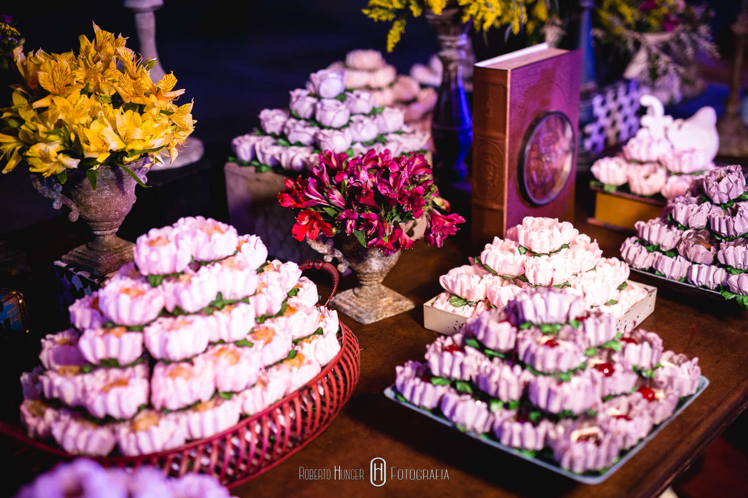 Cerimonial Cristina Guimaraes; Roberto Hunger Fotografia; 2b Filmes; Cia de Eventos Buffet; Elisangela Santana; Menu Decor; Juliana Campos; Convites e Cia. Impressos Finos; @ Garroni; @rafa garrafa; Atelier Rafael Garroni, casamento no campo, casamento em santa rita do sapicaí, casamento chique em minas gerais, onde casar em minas gerais. Alligare,, mega vox sonorizacao – christan siqueira dj, hotel fazenda vintem, Hotel Fazenda Vintém casamentos, Hotel Fazenda Vintém fotos.