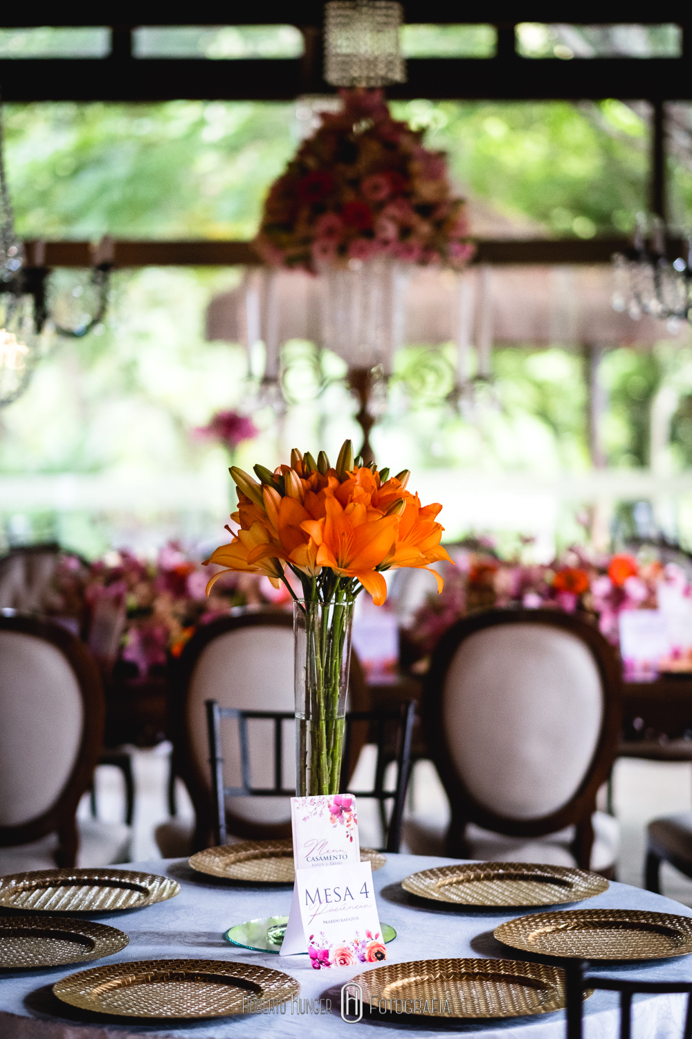 Cerimonial: Spaço Noivas & Lucélia Cerimonial (Lucélia Cerimonial); Decoração:  Aninha Rodrigo Decoradores; Fotografia: Roberto Hunger Fotografia e equipe; Vídeo: Marcello Ferreira vídeo; make: Cabelo : Caroline Abighosn; Maquiagem Andrieli; Dia da noiva Espaço Santa Roma; Hobes:  Atelier Mayra; Bar : Luquinha; Carro : Locação de Carros Antigos Pouso Alegre - Casamentos e Eventos STAR OLD; Coral : Alligare; Doces : Neia Rodrigues; Pão  de mel : artes da Kaká.; Mamãe  brigadeiro (Elizangela ); Iluminação :  kennedy  Produções. David José; Lustres Natalie Design. Chinelos Sant  Sandálias. Totem : Photomatic; Espaço e Buffet: Pousada Cambuhy.