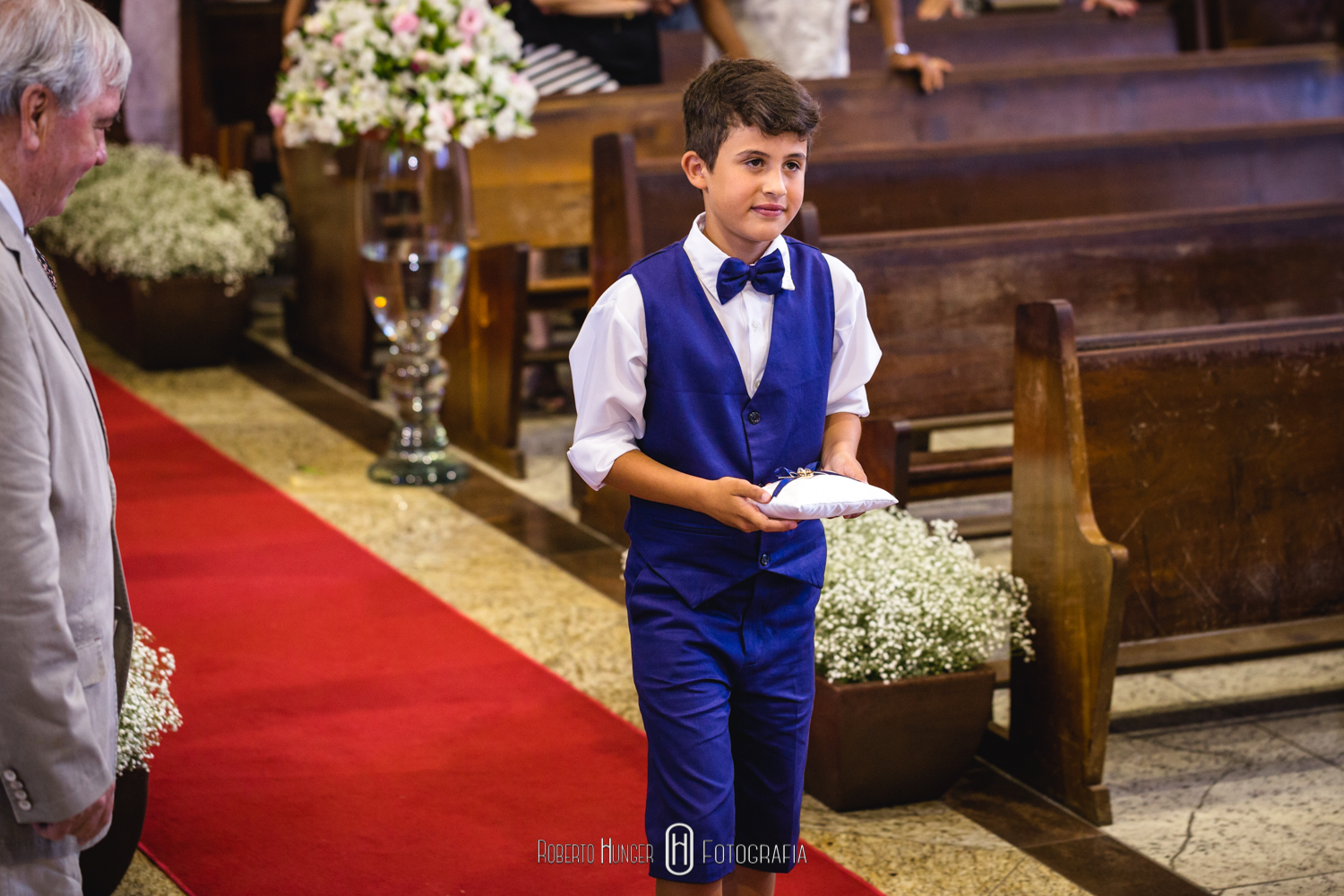 casamento católico em igrejas de minas gerais, casamento católico ao ar livre, casamento catolico entrada na igreja, cambui igreja matriz cerimônias de casamento